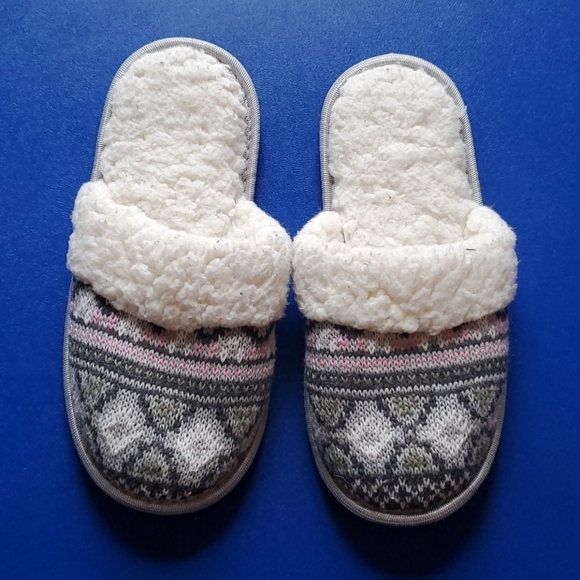 Shoes - Slippers